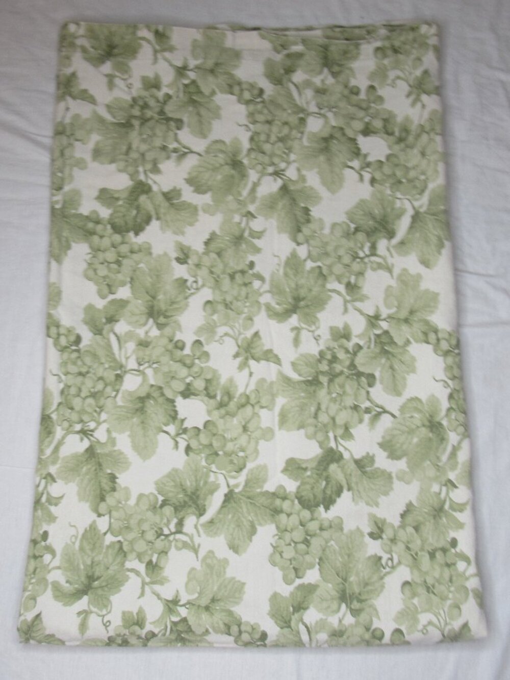 Williams Sonoma Toscana Grapes Linen Blend Tablecloth 70 x 90